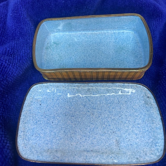 Enameled Metal Trinket Box by Empress Arts Ltd - Cozy Cats on a Rug - 2" x 4" - Picture 4 of 7